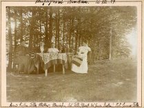 Od lewej siedzą: żona leśniczego Telle, mama, Marichen, panna Telle (siostra leśniczego), panienka Hanna Telle.